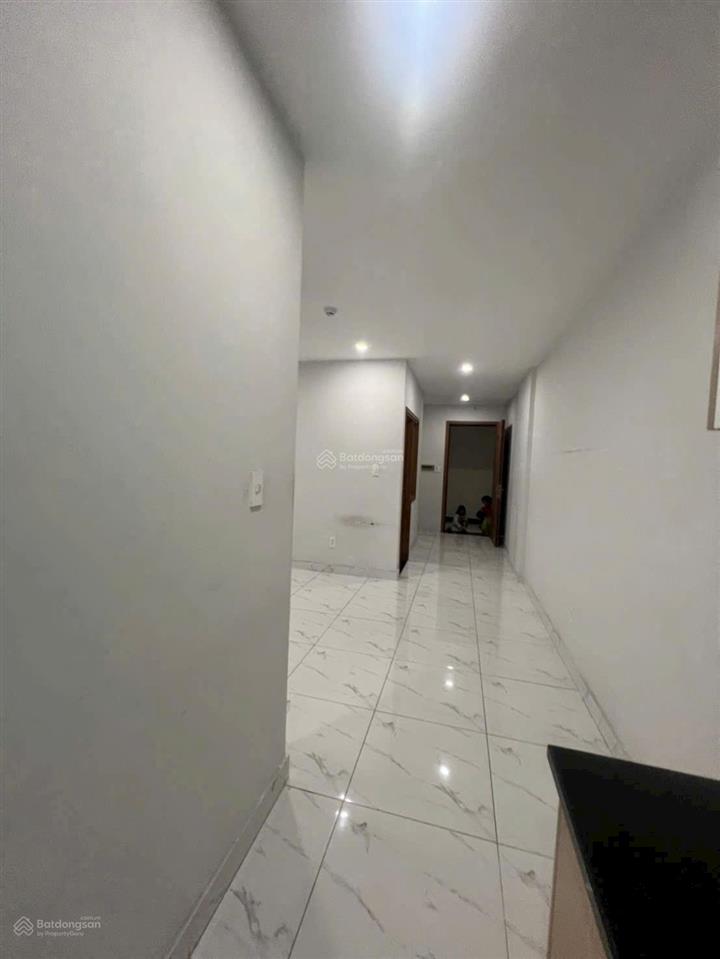 Star tower lúc trước bán 1,8 tỷ. giờ cắt lỗ 560 triệu. chốt giá 1,240 tỷ (có sổ hồng)