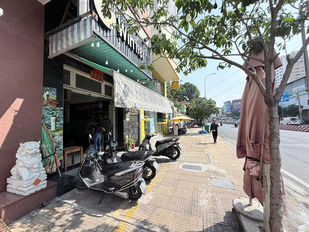 Hai mặt tiền đường 30m  q11 (4 * 13) 4 lầu 14.5 tỷ