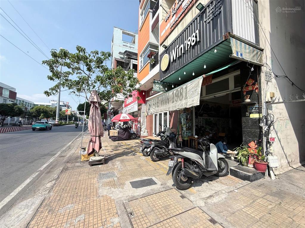 Hai mặt tiền đường 30m  q11 (4 * 13) 4 lầu 14.5 tỷ