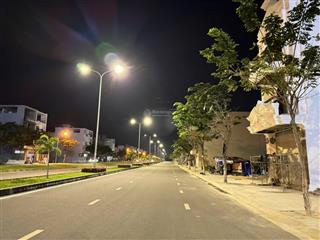 Lô đất mặt tiền võ văn kiệt rộng 28m / kdt vcn phước long2 / nha trang