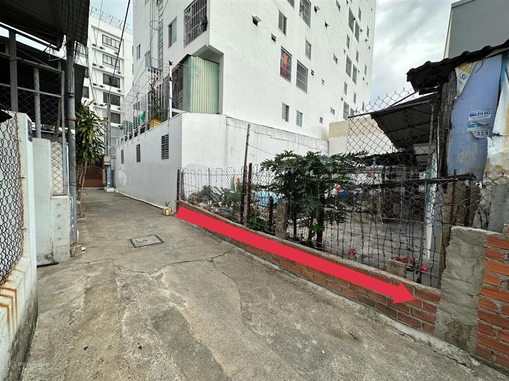 Lô đất hẻm đặng tất/ ngay bãi tắm hòn chồng / nha trang