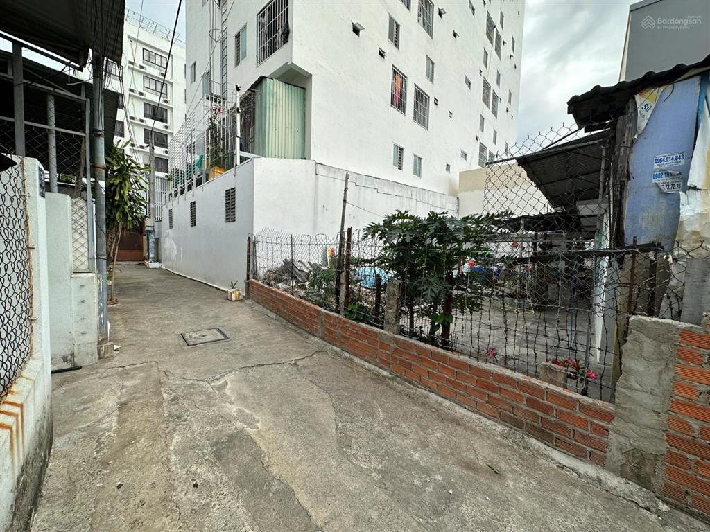 Lô đất hẻm đặng tất/ ngay bãi tắm hòn chồng / nha trang