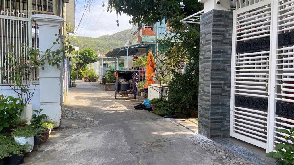 Lô đất hẻm nguyễn khuyến sát ngay chợ vĩnh hải nha trang ! cách nguyễn khuyến chỉ 40m