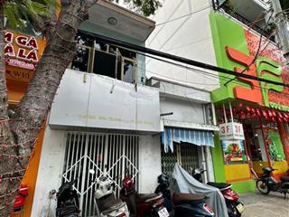 Nhà mặt tiền đường pasteur  nha trang ( cách biển 1 phút ra bãi tắm trần phú )