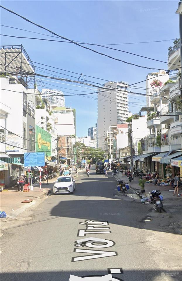 Nhà 2 tầng 2 mặt tiền đường võ trứ /nha trang. cạnh chợ xóm mới  cách bãi tắm 800m