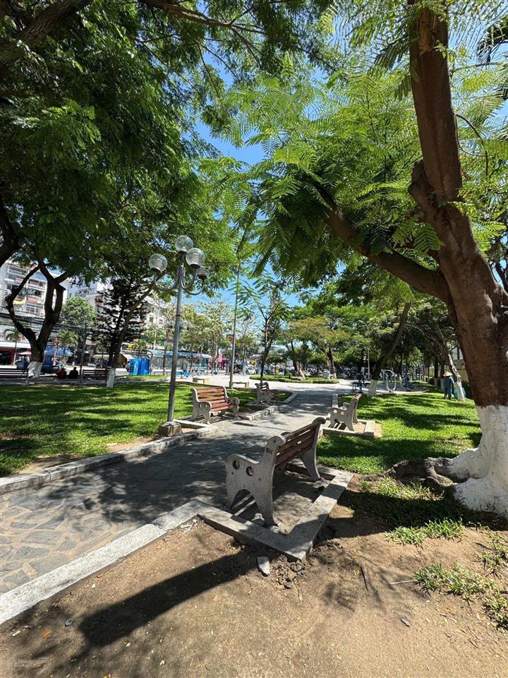 Căn góc 2 mặt tiền cao văn bé đi bộ ra biển hòn chồng nha trang