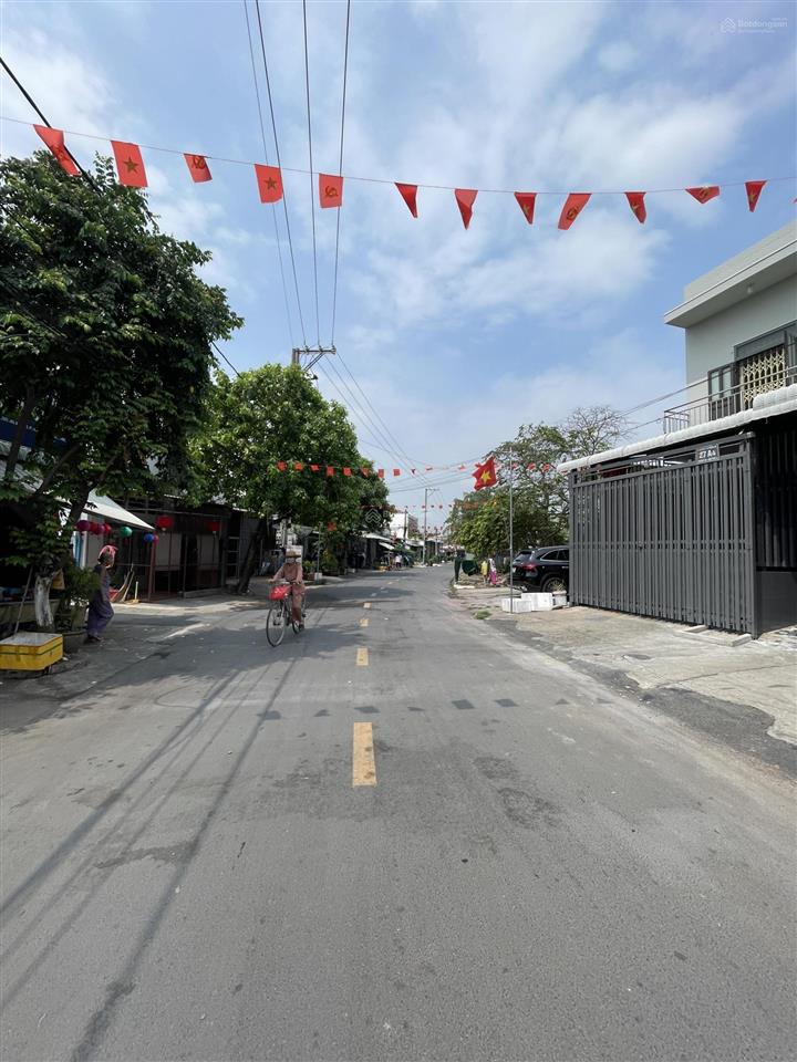 Siêu phẩm dòng tiền 280m2, thu nhập 40triệu. có nhà 1 trệt lầu + 24 phòng trọ. ngay cổng kcn vsip 1