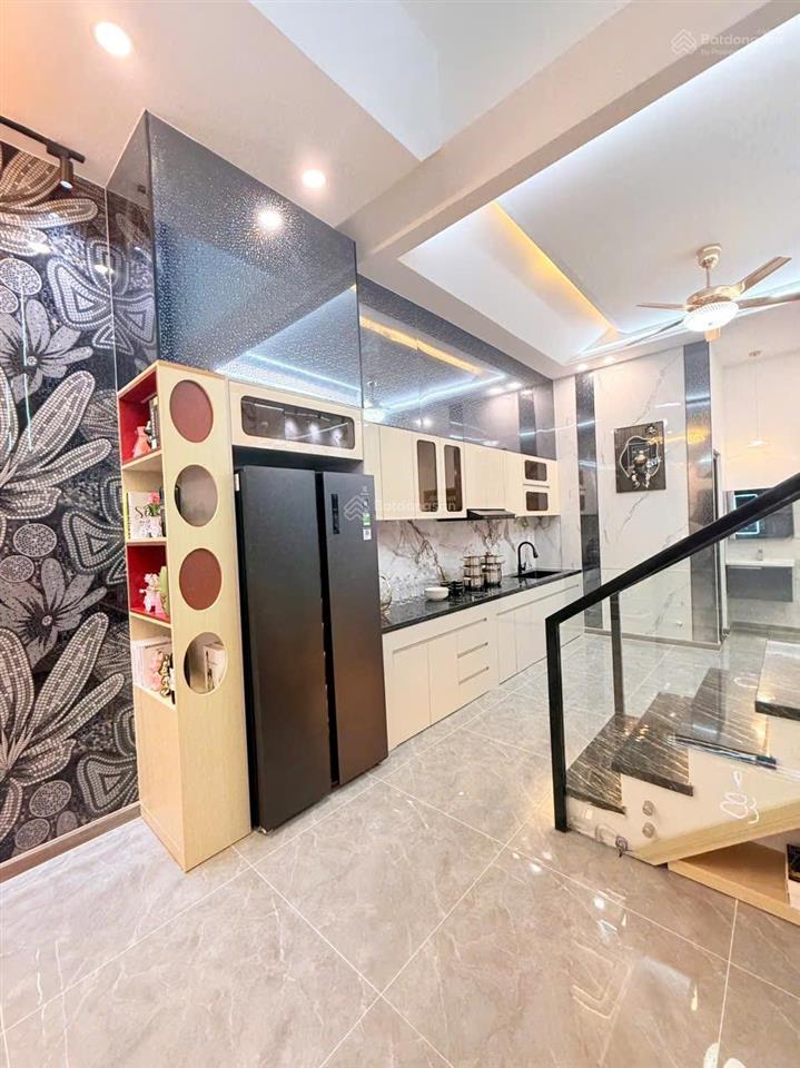 Nhà hoàn công 2 mặt tiền tặng full nội thất. gần vimcom 550 chỉ 2km
