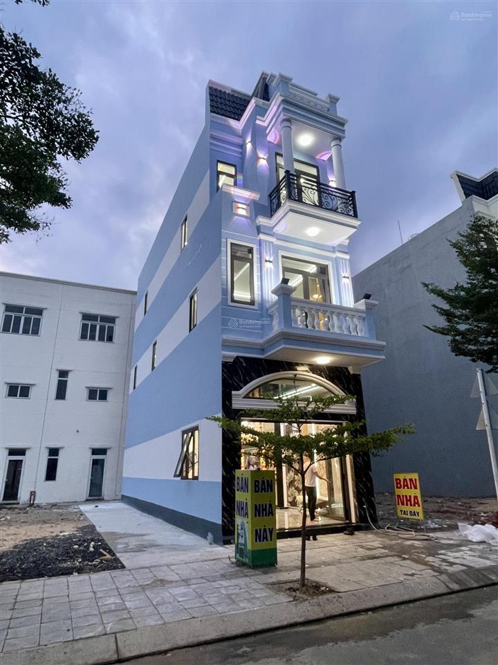 Nhà hoàn công 2 mặt tiền tặng full nội thất. gần vimcom 550 chỉ 2km