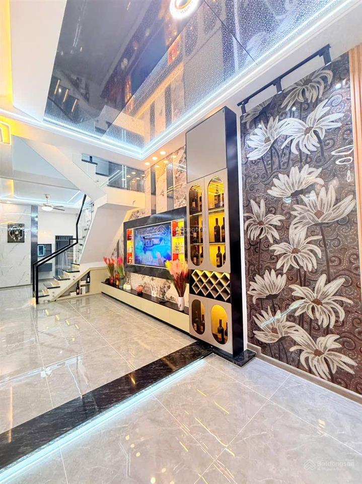 Nhà hoàn công 2 mặt tiền tặng full nội thất. gần vimcom 550 chỉ 2km
