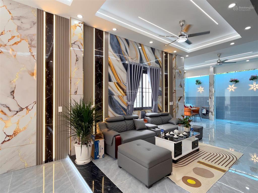 Nhà xây mới đẹp nhất khu , nhà nở hậu, full tặng nội thất, trang thiết bị điện tử