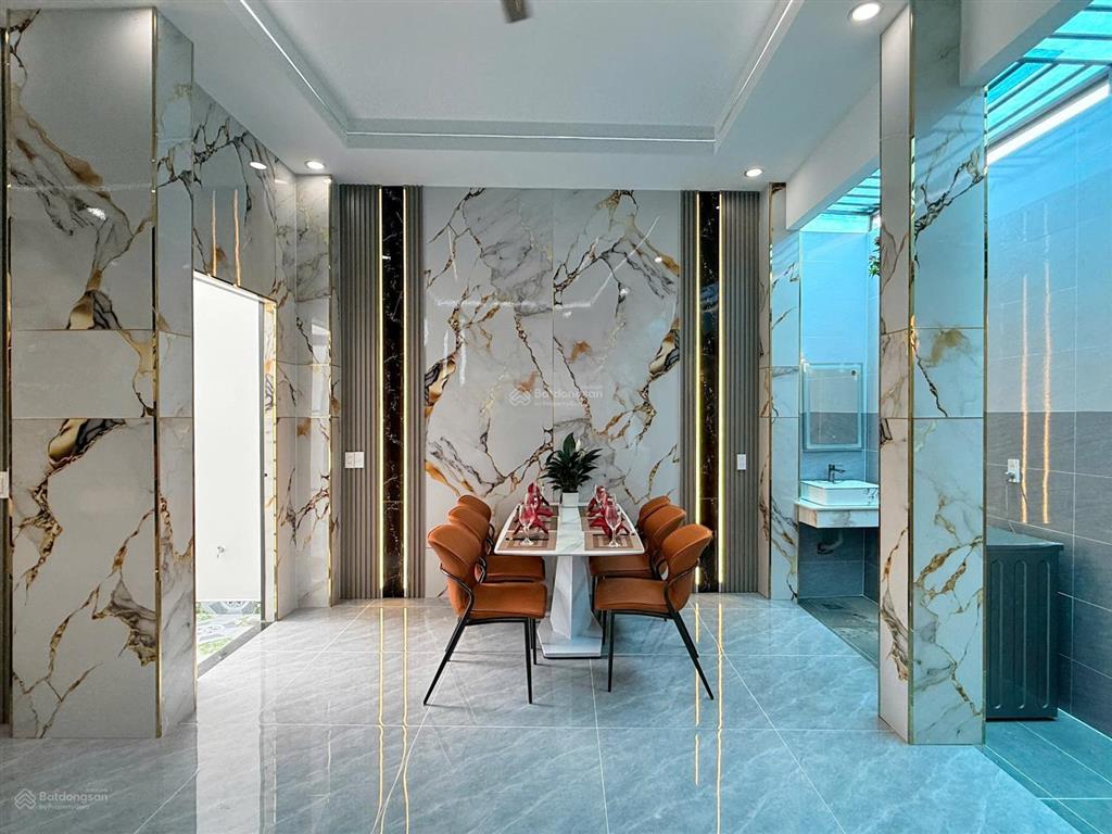 Nhà xây mới đẹp nhất khu , nhà nở hậu, full tặng nội thất, trang thiết bị điện tử