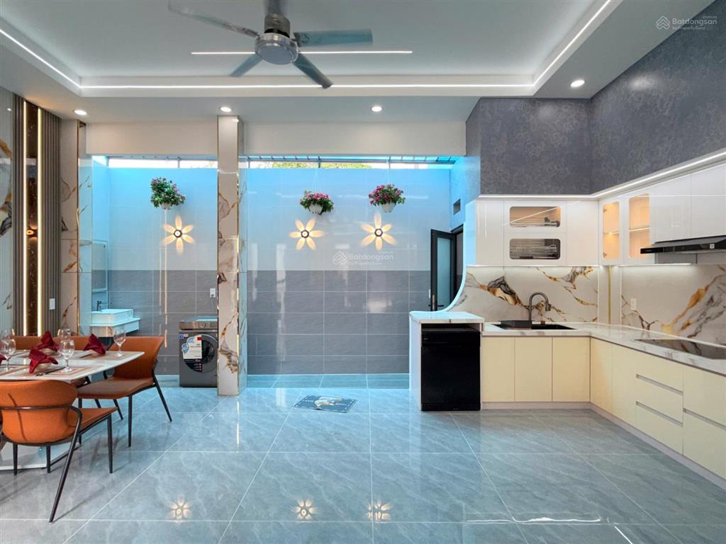 Nhà xây mới đẹp nhất khu , nhà nở hậu, full tặng nội thất, trang thiết bị điện tử