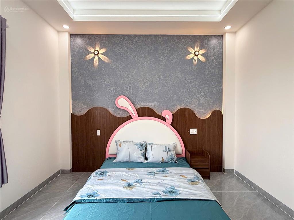 Nhà xây mới đẹp nhất khu , nhà nở hậu, full tặng nội thất, trang thiết bị điện tử