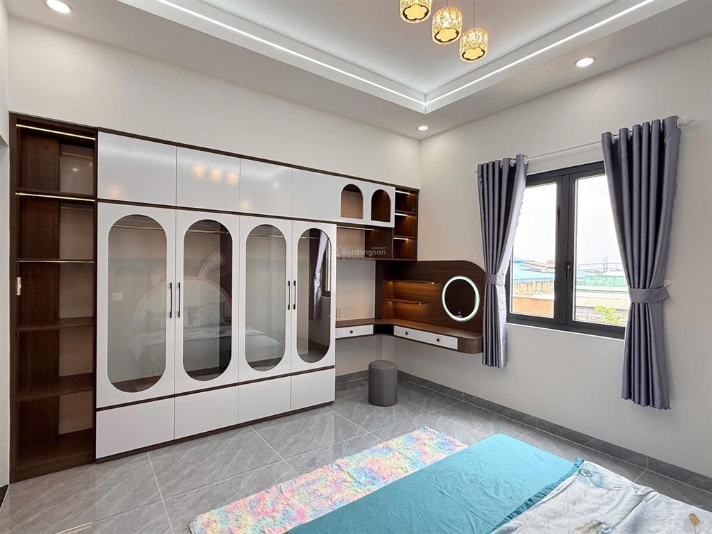Nhà xây mới đẹp nhất khu , nhà nở hậu, full tặng nội thất, trang thiết bị điện tử