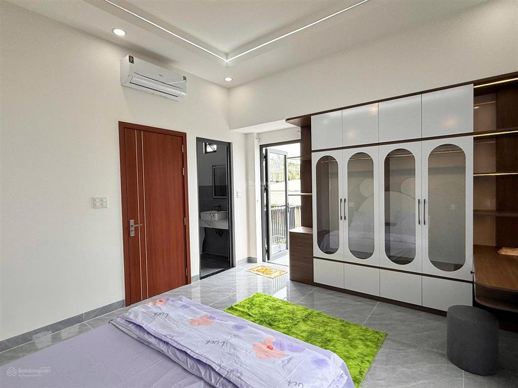 Nhà xây mới đẹp nhất khu , nhà nở hậu, full tặng nội thất, trang thiết bị điện tử