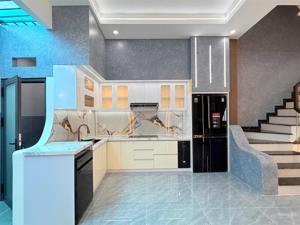 Nhà xây mới đẹp nhất khu , nhà nở hậu, full tặng nội thất, trang thiết bị điện tử