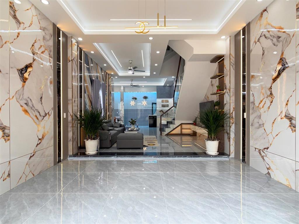 Nhà xây mới đẹp nhất khu , nhà nở hậu, full tặng nội thất, trang thiết bị điện tử