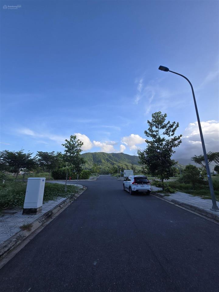  kđt an bình tân cao ráo, rộng rãi, thoáng mát.
 trục đường t12 thông vành đai, kề dải công viên