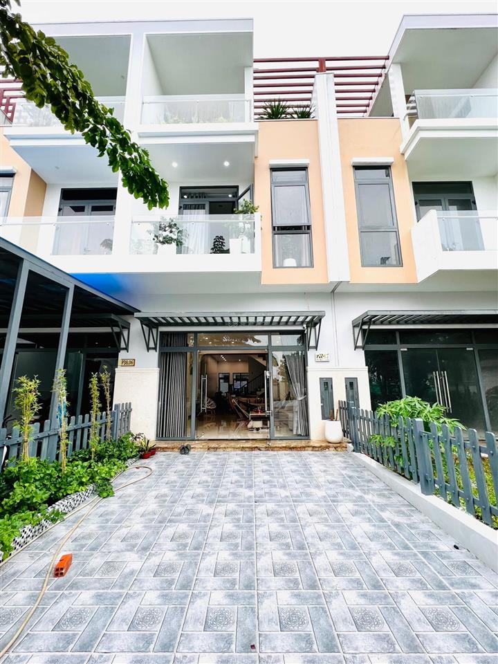 Bán nhanh nhà phố kđt phú gia đối diện sân golf
