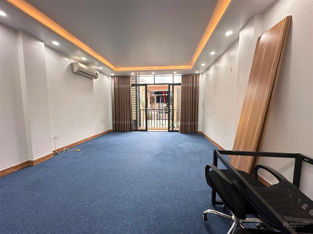 Văn phòng 65m² tại 565 lạc long quân. giá 6 triệu/th