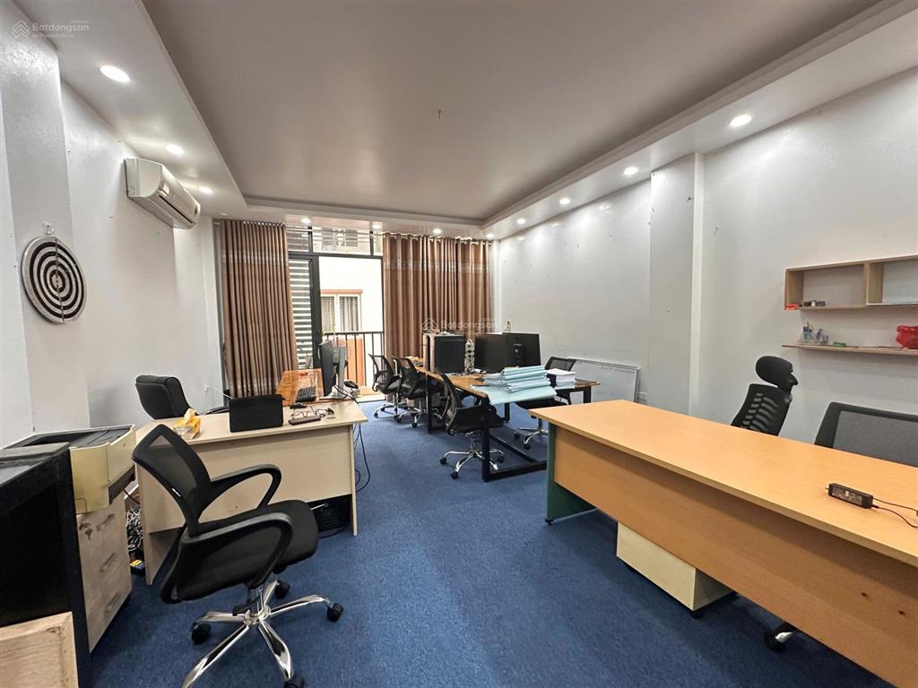 Văn phòng 65m² tại 565 lạc long quân. giá 6 triệu/th