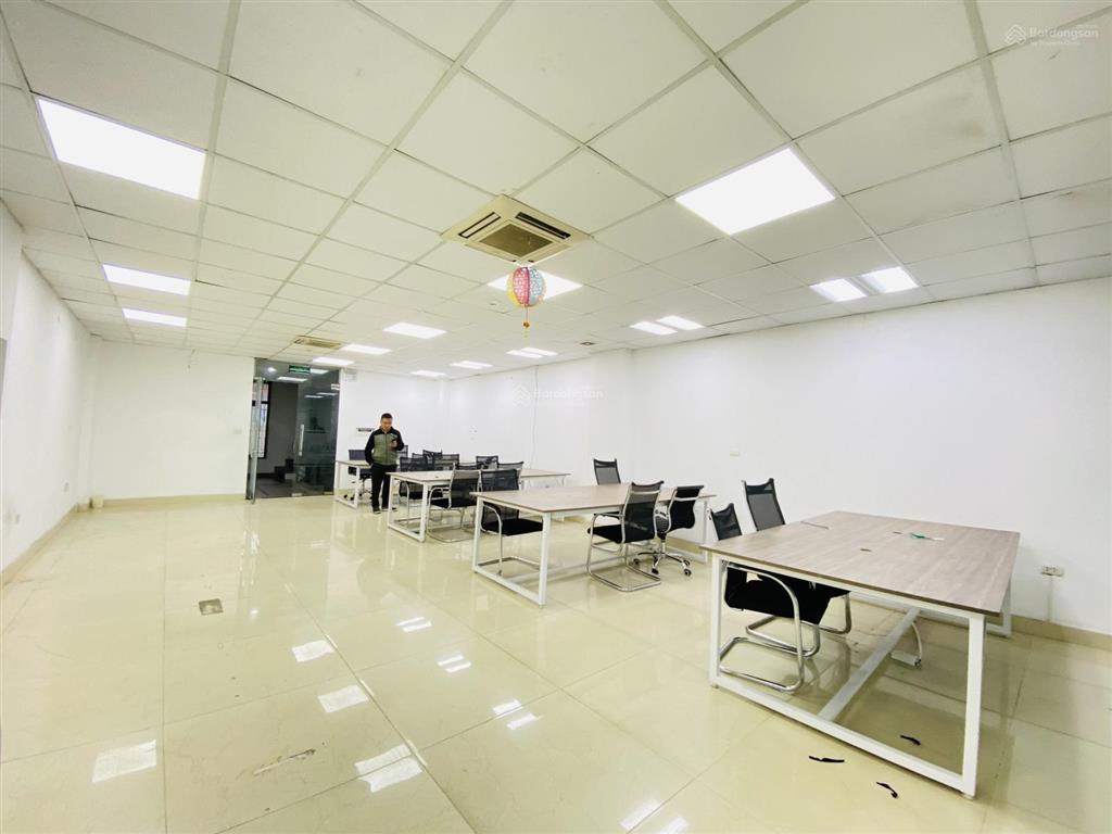 Văn phòng 140m² tại số 19 nguyễn trãi. giá 17 triệu.