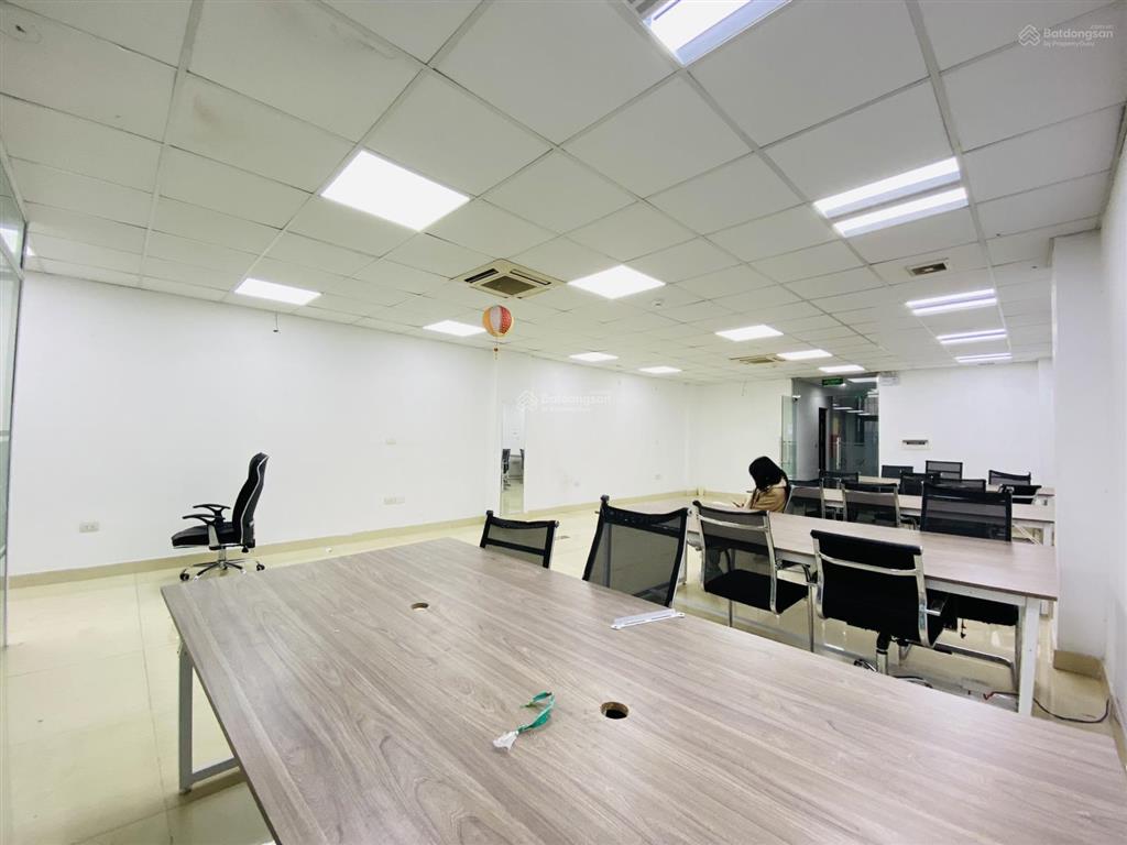 Văn phòng 140m² tại số 19 nguyễn trãi. giá 17 triệu.