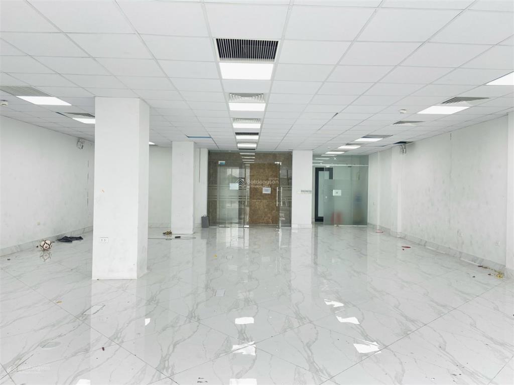 Văn phòng 65m2 tại số 10 nguyễn văn huyên  cầu giấy. chỉ 6 triệu/tháng