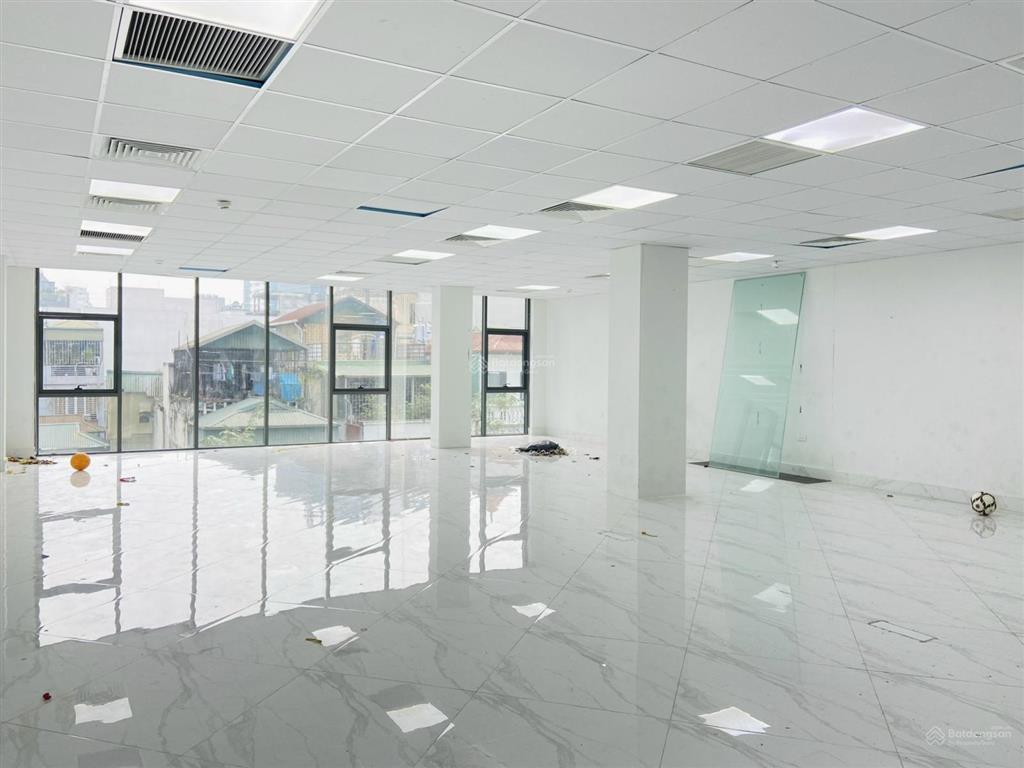 Văn phòng 65m2 tại số 10 nguyễn văn huyên  cầu giấy. chỉ 6 triệu/tháng