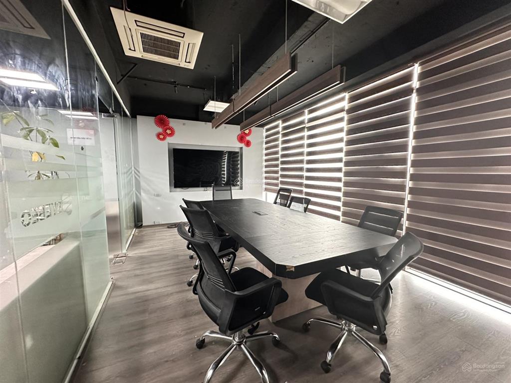 Văn phòng 110m² tại số 23 lê văn lương. giá 15 triệu