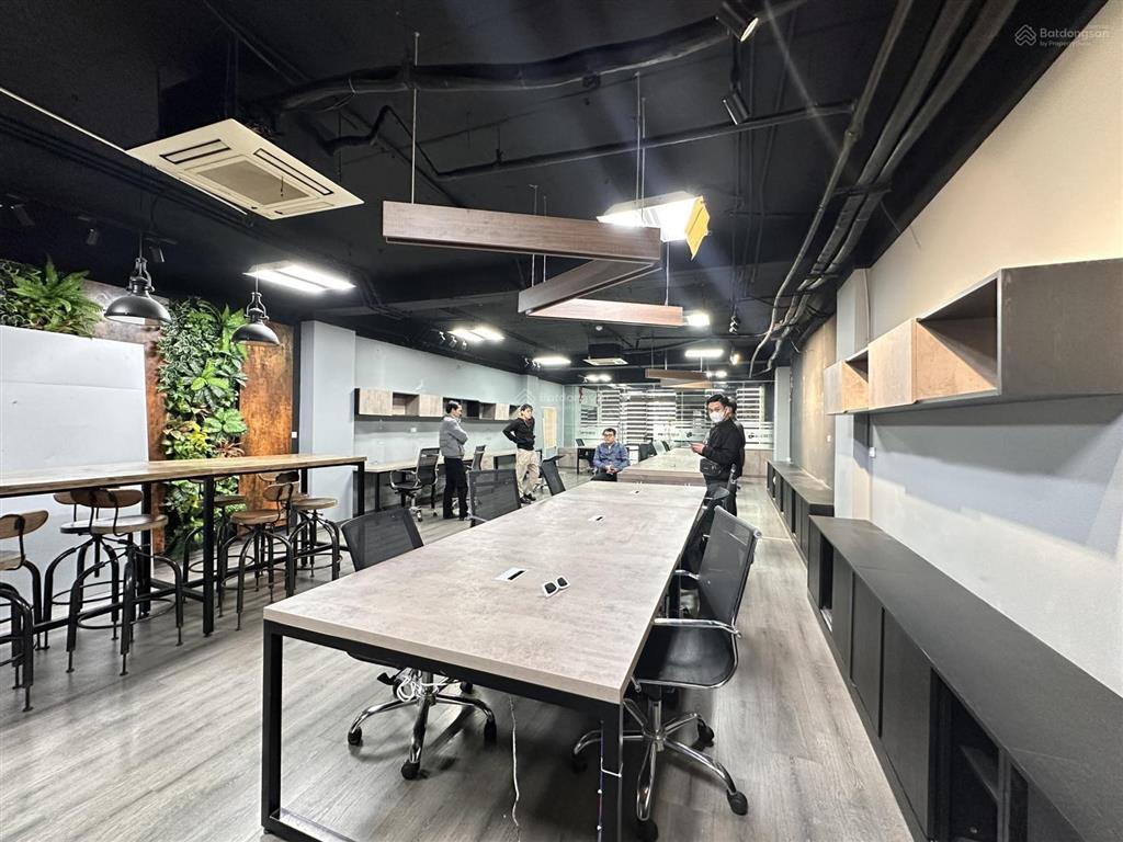 Văn phòng 110m² tại số 23 lê văn lương. giá 15 triệu