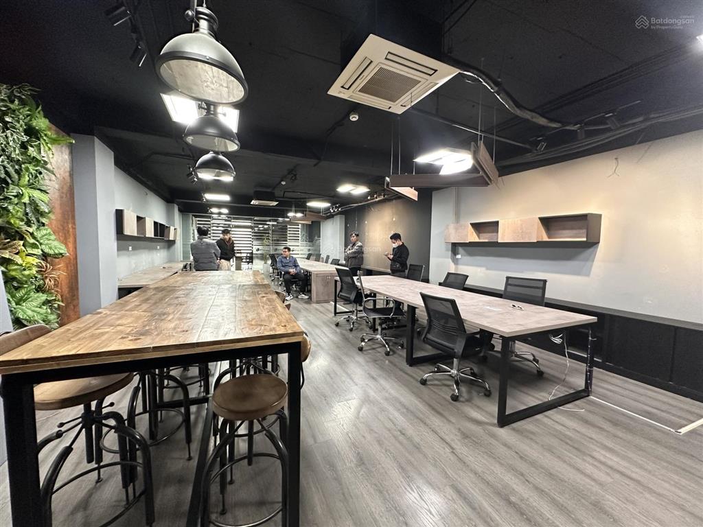 Văn phòng 110m² tại số 23 lê văn lương. giá 15 triệu