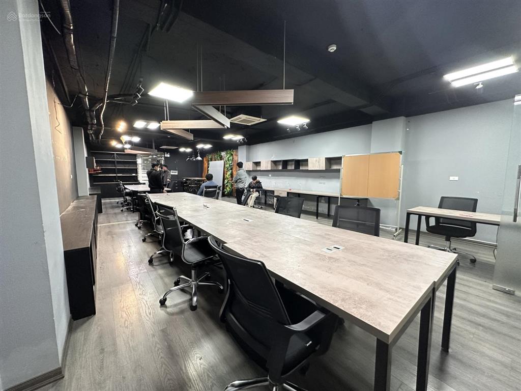 Văn phòng 110m² tại số 23 lê văn lương. giá 15 triệu