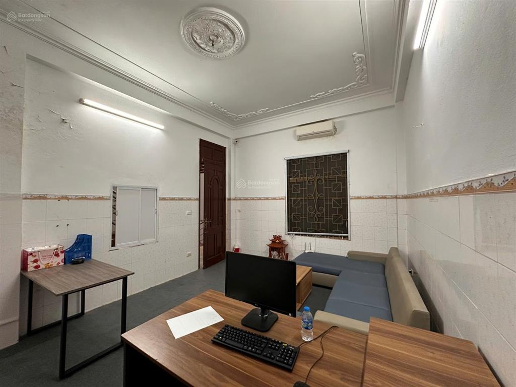 Văn phòng 40m2 tại 193 trung kính  cầu giấy. giá 4 triệu