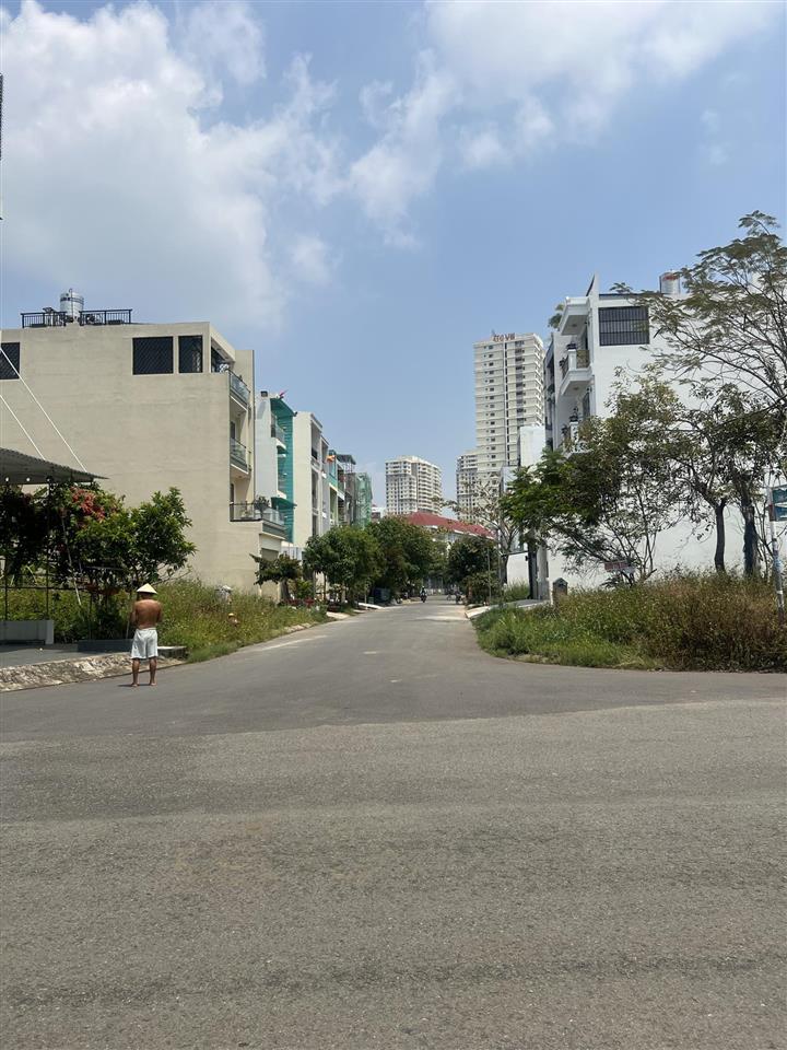 Bán lô giữa tái định bán lô giữa tái định cư phú mỹ . dt 5x18 . giá 8.2 tỷ ( tl) .  0855 548 ***