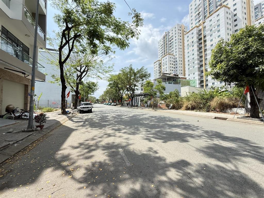 Bán nhà phố mt 20m kdc belleza. gần metro đang phát triển mạnh. giá 23.5 tỷ  0855 548 ***