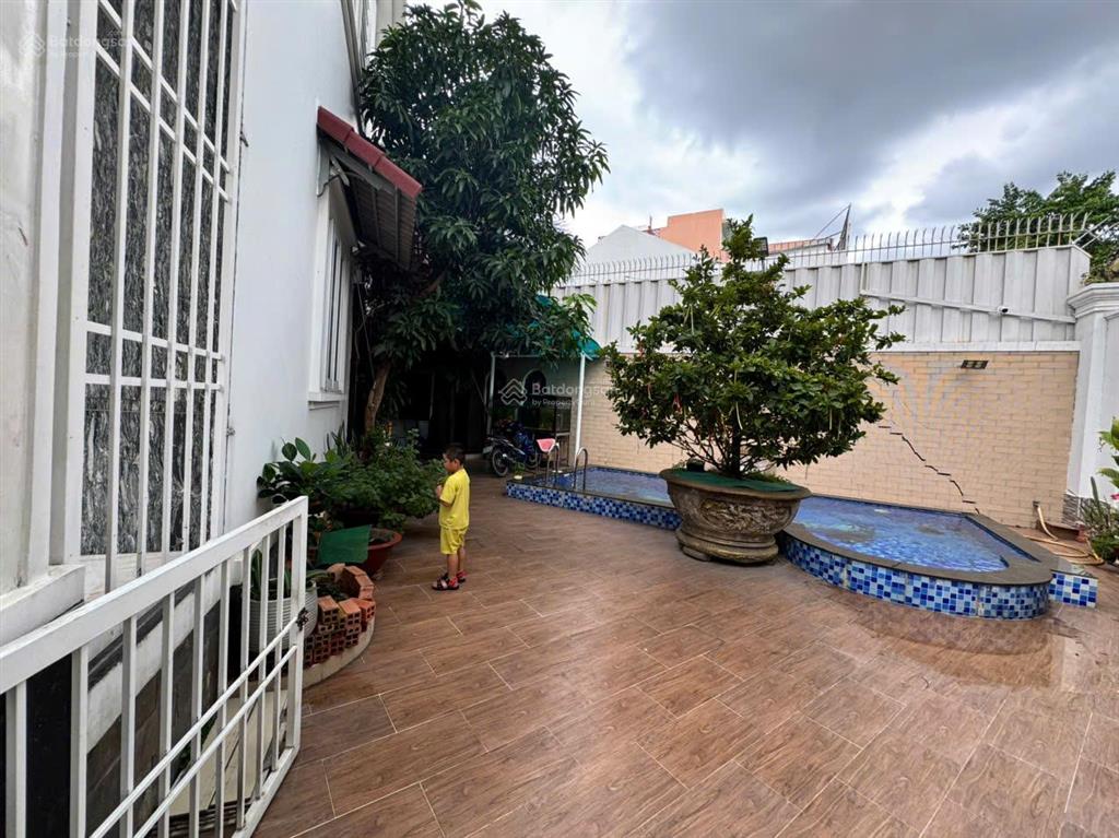 Cho thuê biệt thự lớn kdc bình hưng, bình chánh. (gần bến xe q. 8)