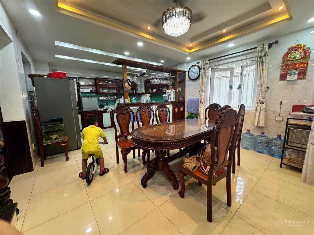 Cho thuê biệt thự lớn kdc bình hưng, bình chánh. (gần bến xe q. 8)