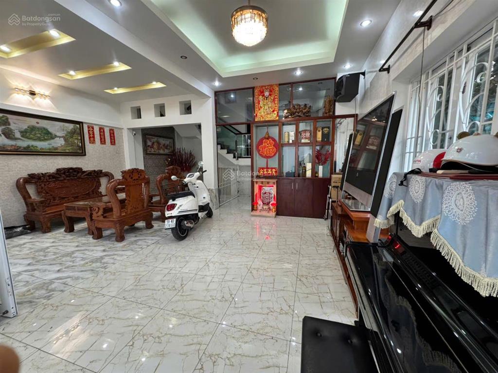 Cho thuê biệt thự lớn kdc bình hưng, bình chánh. (gần bến xe q. 8)