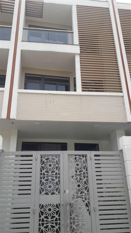 Cho thuê nc mặt tiền phạm hùng nối dài (có thang máy), bình chánh. (gần ngã tư nguyễn văn linh)