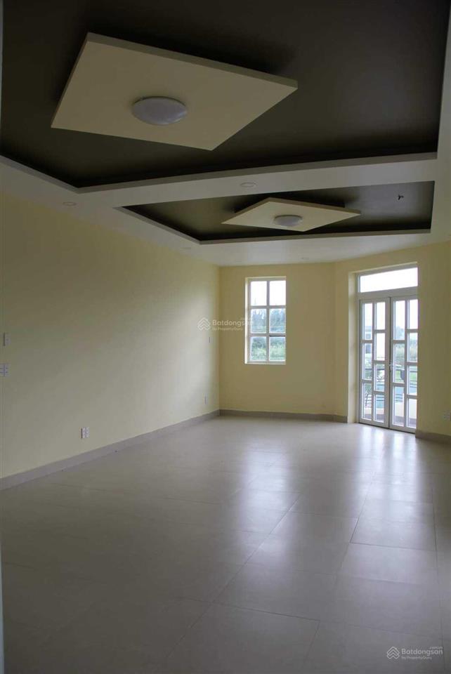 Cho thuê nc mặt tiền phạm hùng nối dài (có thang máy), bình chánh. (gần ngã tư nguyễn văn linh)