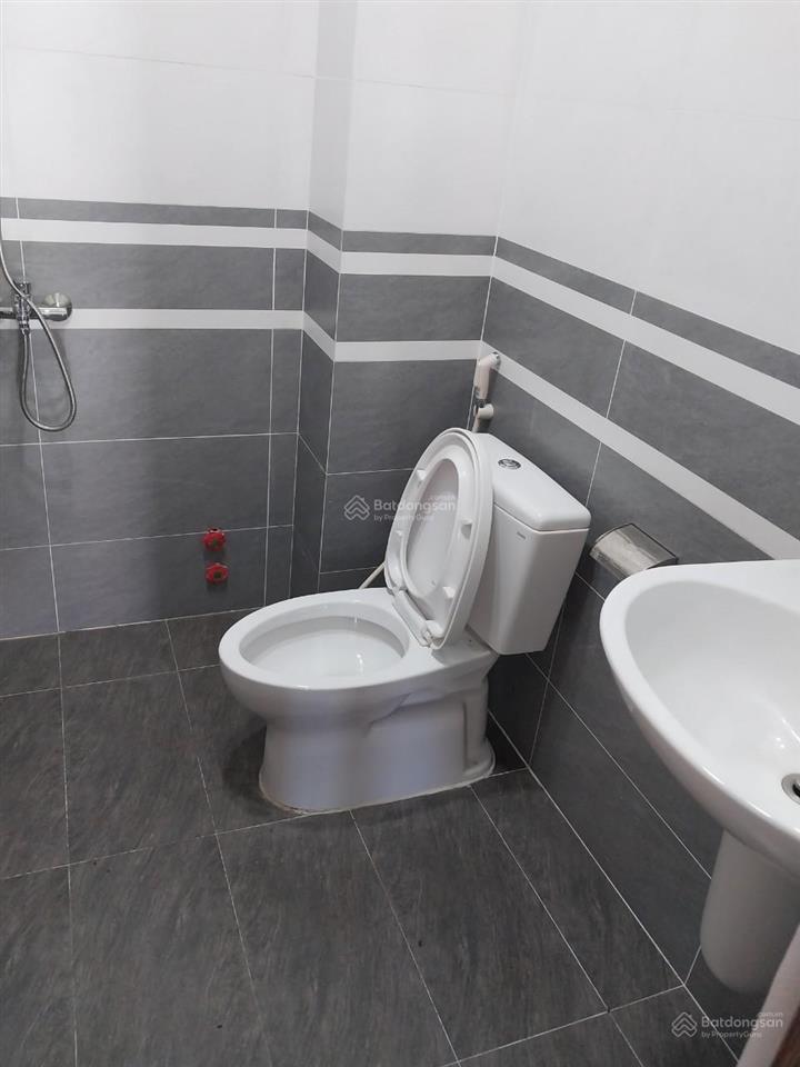 Cho thuê nhà mặt tiền phạm hùng nối dài (có hầm), bình hưng, bình chánh.