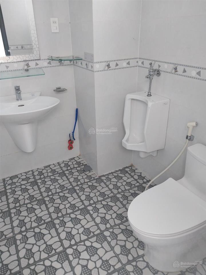 Cho thuê nhà mặt tiền phạm hùng nối dài (có hầm, thang máy), bình chánh. (gần nguyễn văn linh)