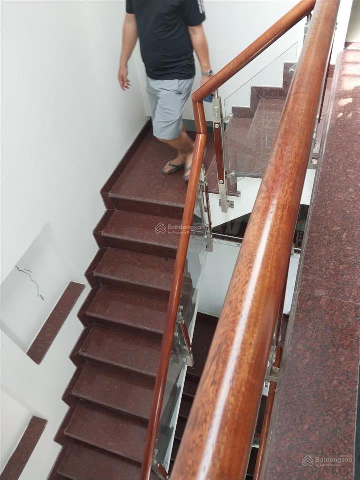 Cho thuê nhà mặt tiền phạm hùng nối dài (có hầm, thang máy), bình chánh. (gần nguyễn văn linh)