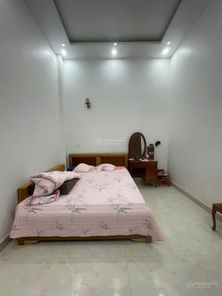 Mặt tiền nguyễn công trứ  đối diện quảng trường bảo lộc  1 trệt, 2 lầu, 6pn. giá hạ còn 28 tỷ