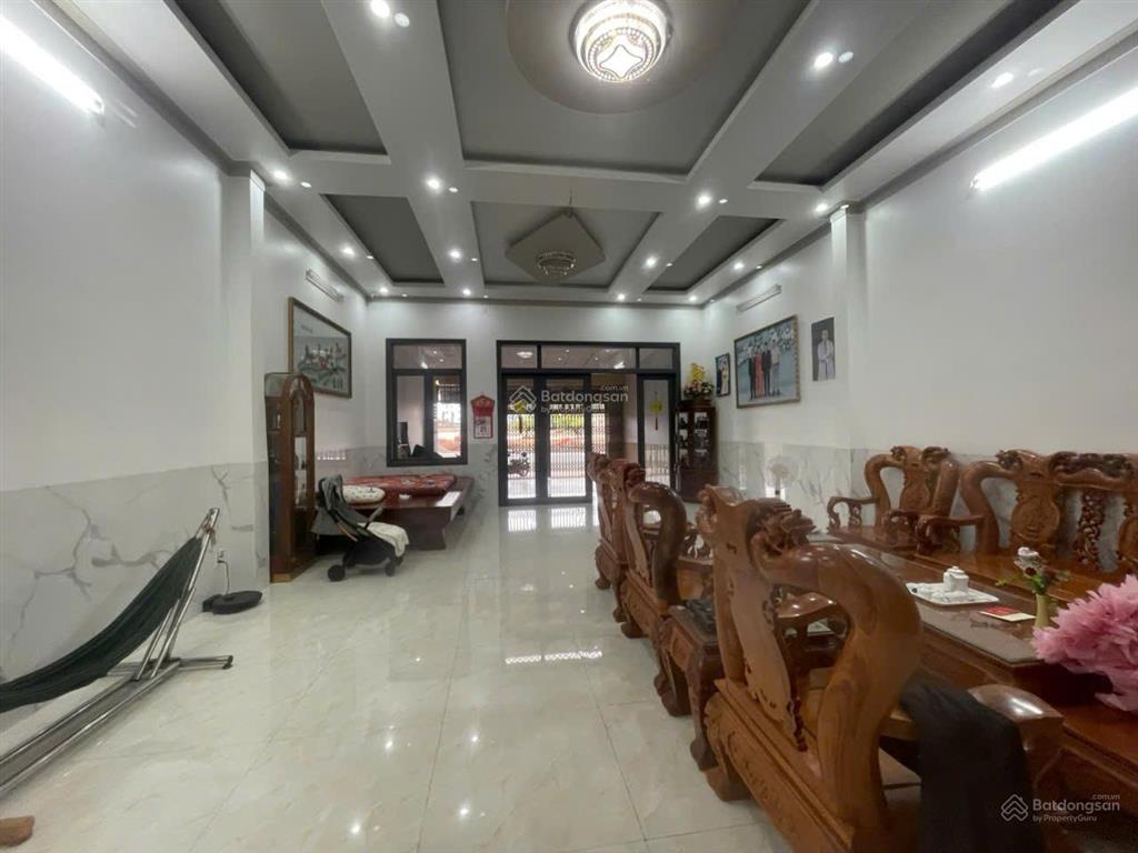 Mặt tiền nguyễn công trứ  đối diện quảng trường bảo lộc  1 trệt, 2 lầu, 6pn. giá hạ còn 28 tỷ