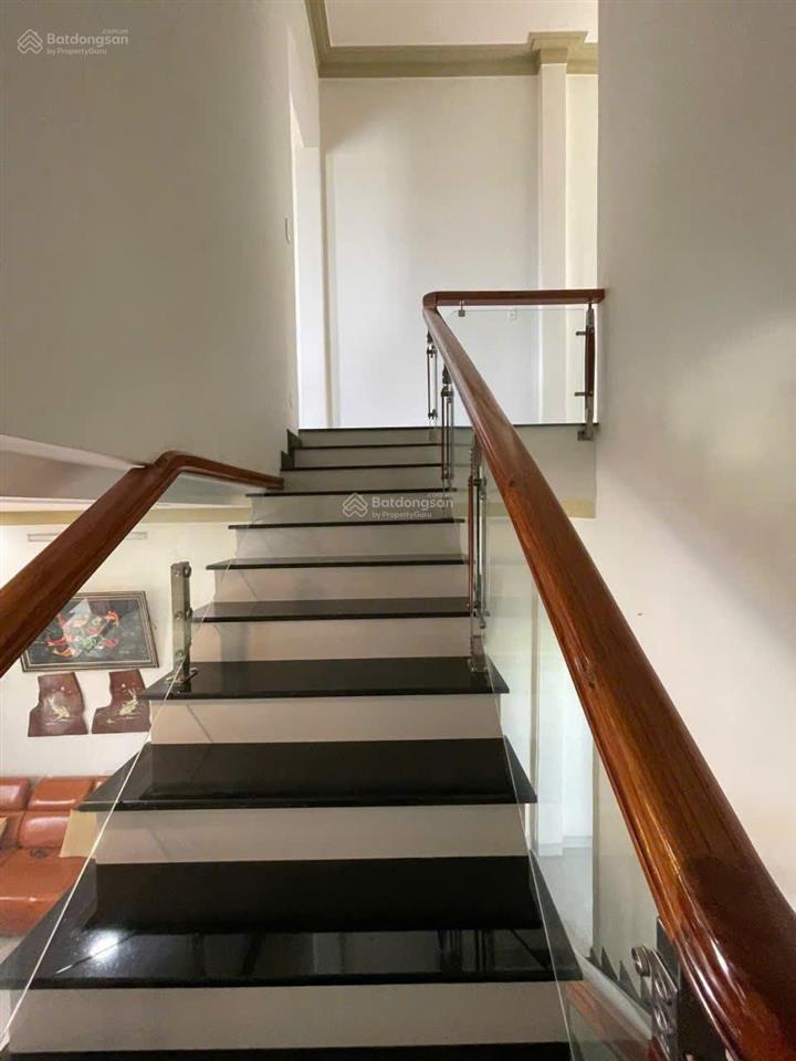 Bán nhà trung tâm phường 1 bảo lộc 2 tầng, 4pn, hẻm ô tô 5m, giá 5,3 tỷ