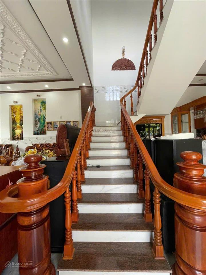 Bán nhà vườn nghỉ dưỡng trung tâm phường 1 bảo lộc 8,5m x 52,3m, 5pn, sân đậu 3 ô tô, giá 7,5 tỷ