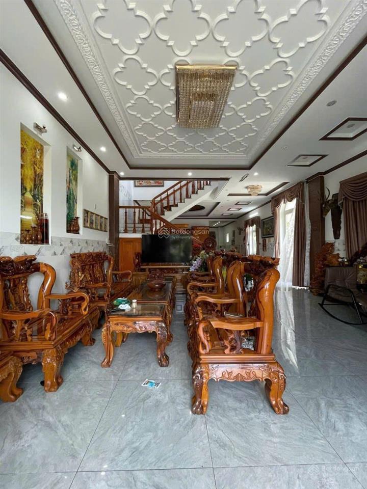 Bán nhà vườn nghỉ dưỡng trung tâm phường 1 bảo lộc 8,5m x 52,3m, 5pn, sân đậu 3 ô tô, giá 7,5 tỷ